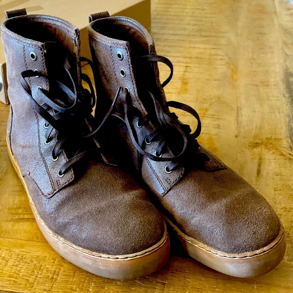 UGG Australia Men Braun suede lace-up shoes/ boots size 9 brown/tan color